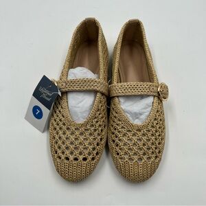 Universal Threads tan woven Mary Jane ballet flats size 7. NWT retail $40.